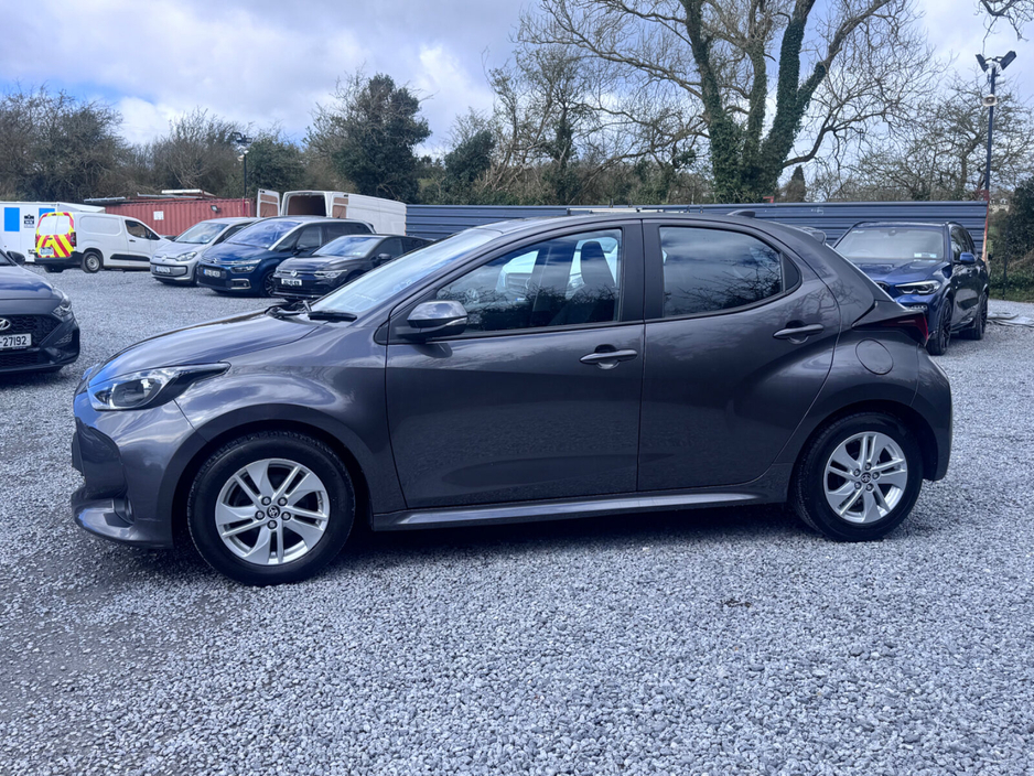 2022 Toyota Yaris - image 6