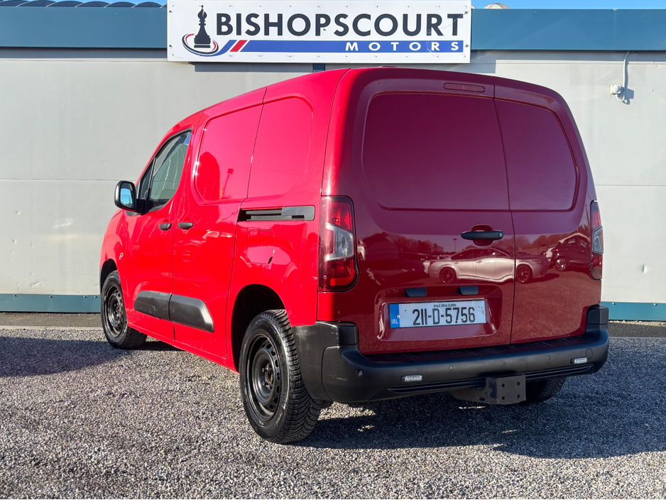 2021 Peugeot Partner - image 9