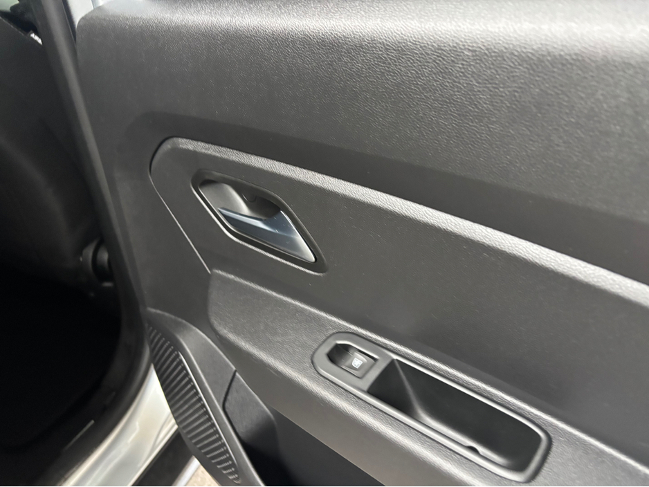 2023 Dacia Duster - image 3