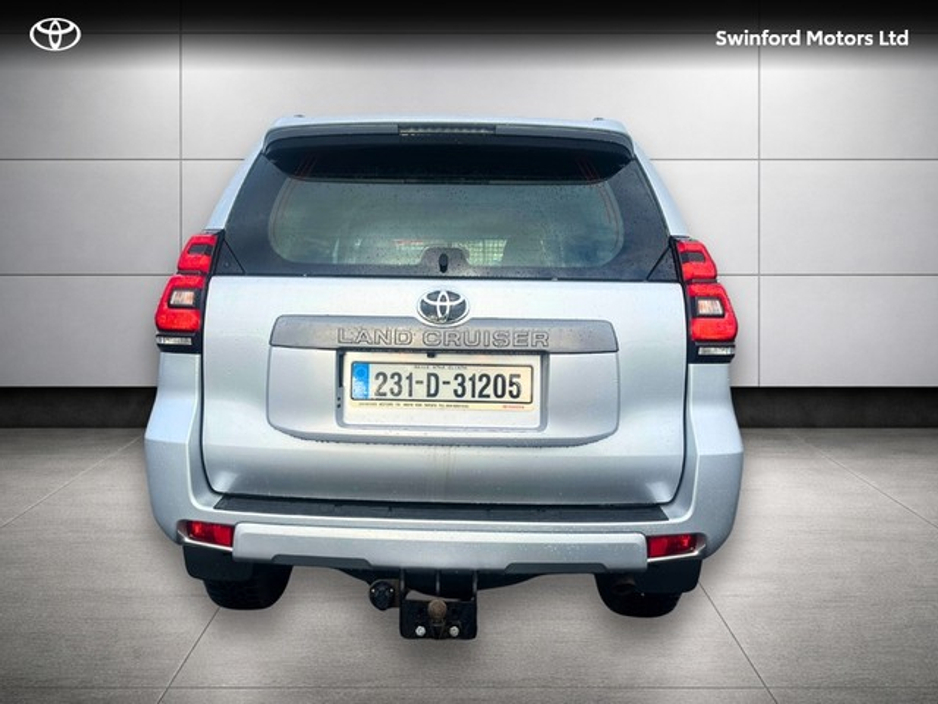 2023 Toyota Landcruiser - image 4