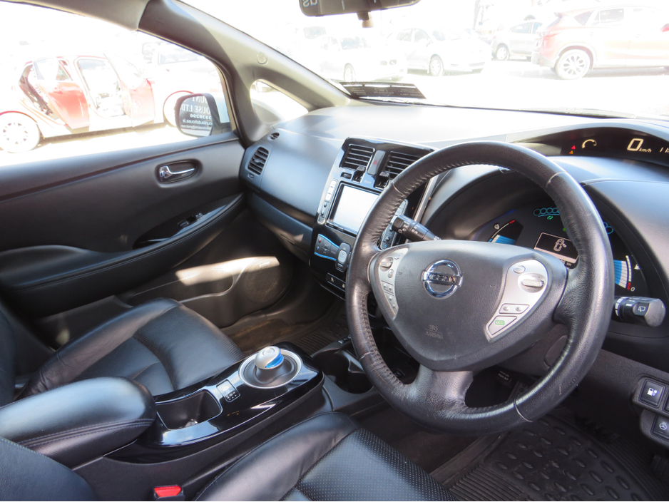 2014 Nissan Leaf - image 4