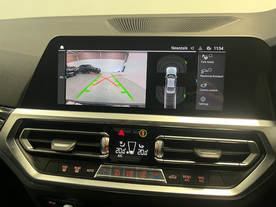 2021 BMW 3 Series - image 13