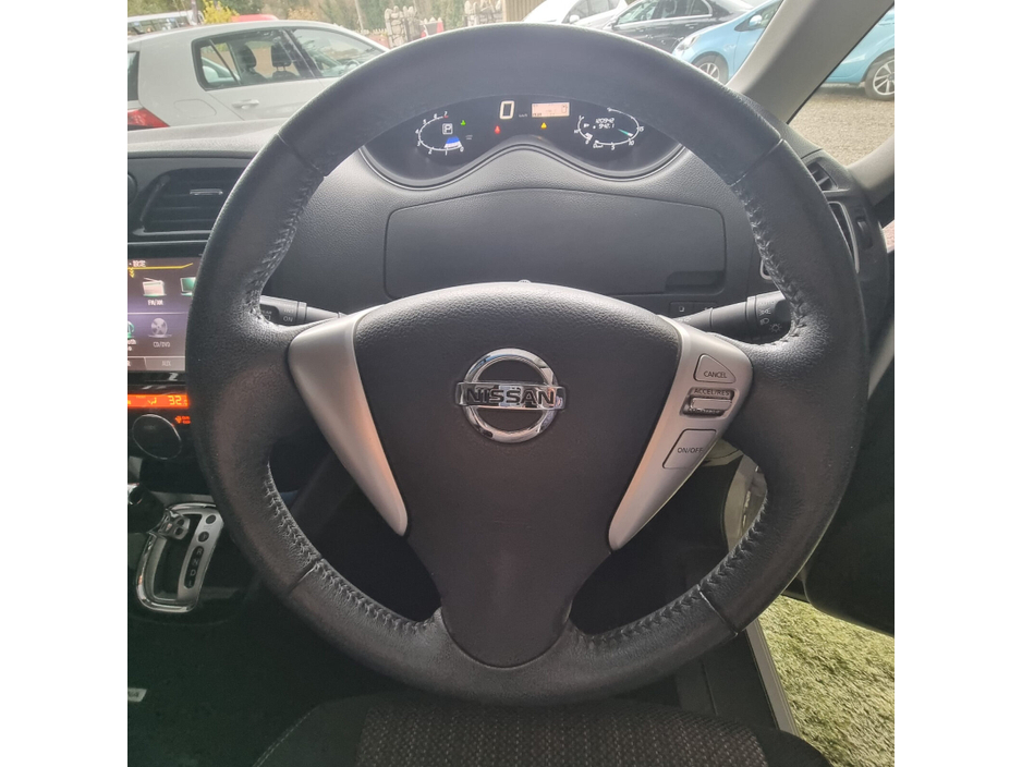 2014 Nissan Serena - image 20