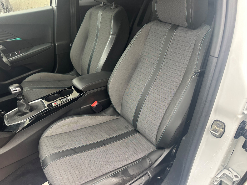 2022 Peugeot 2008 1.2 Puretech 100bhp Allure €21,895