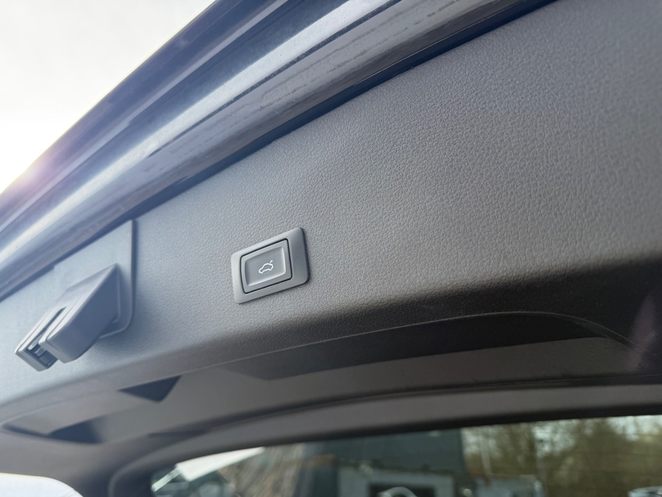 2022 Audi e-tron - image 28