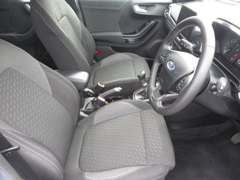 2023 Ford Puma - image 12