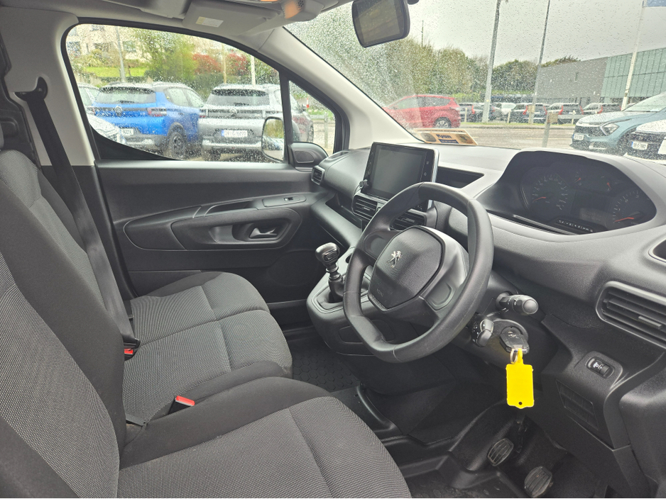 2024 Peugeot Partner - image 7