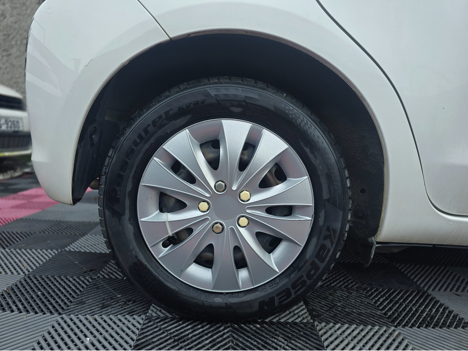 2016 Toyota Yaris KSP130 5DR AUTO €8,950