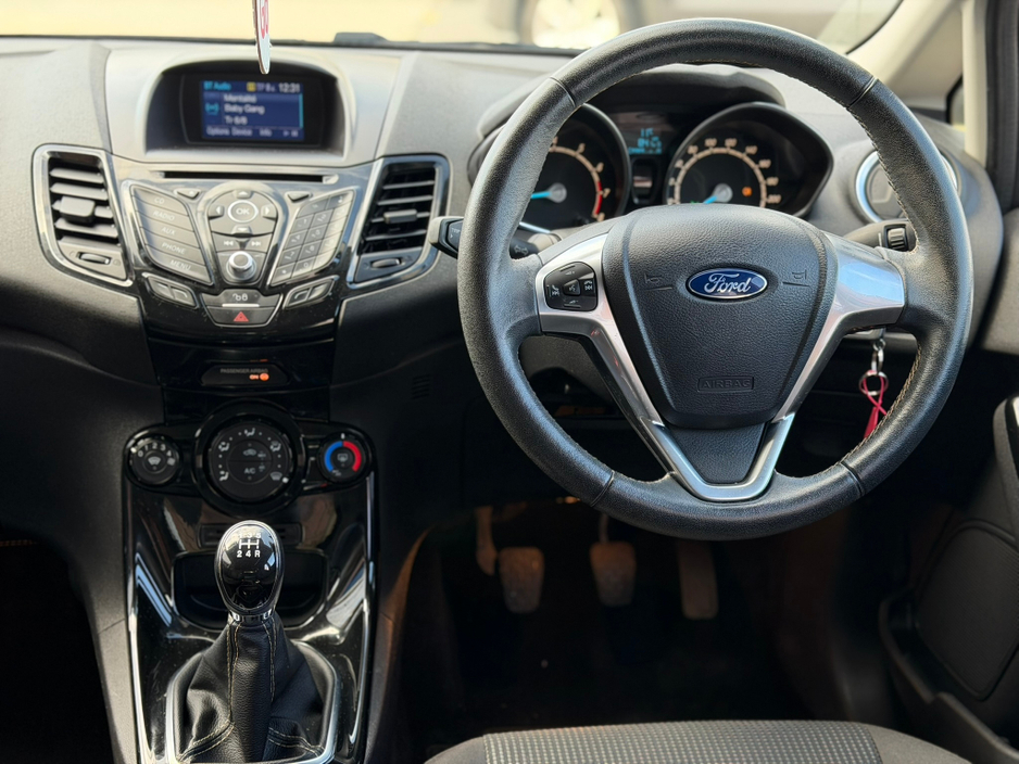 2016 Ford Fiesta - image 6