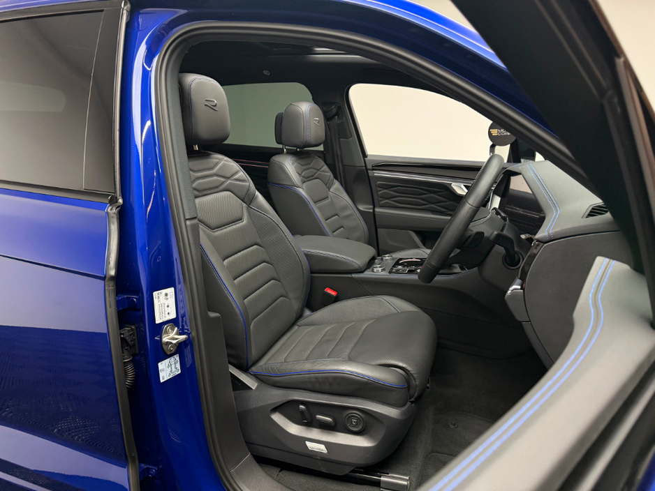 2025 Volkswagen Touareg - image 12