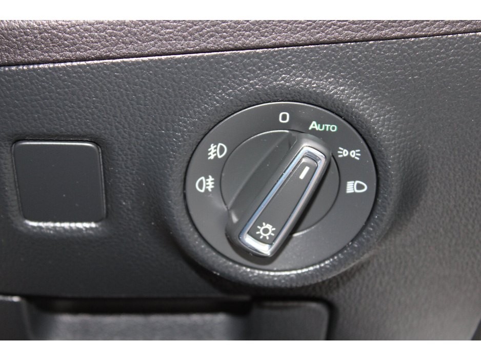 2021 Skoda Superb - image 31