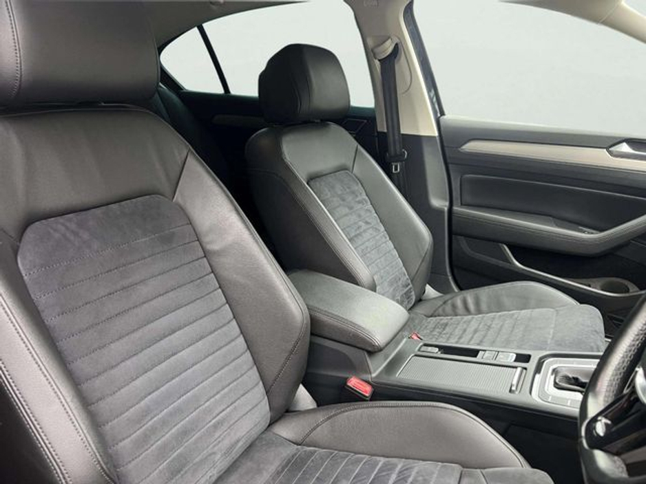 2018 Volkswagen Passat - image 19