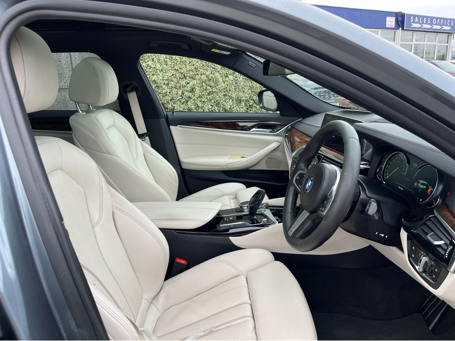 2018 BMW 5 Series - image 12