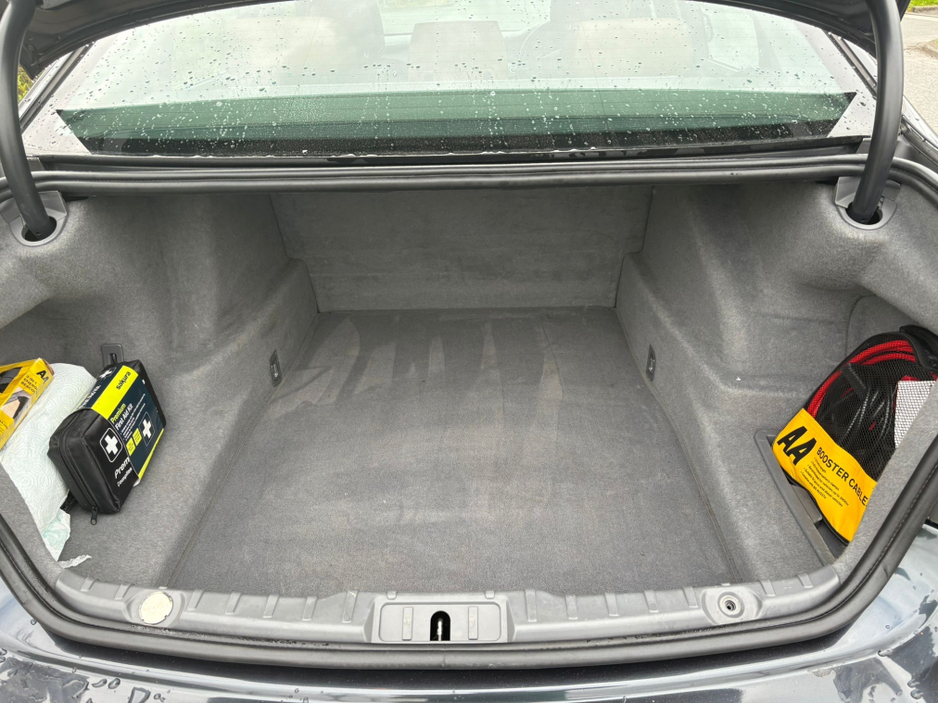 2011 BMW 7 Series - image 8