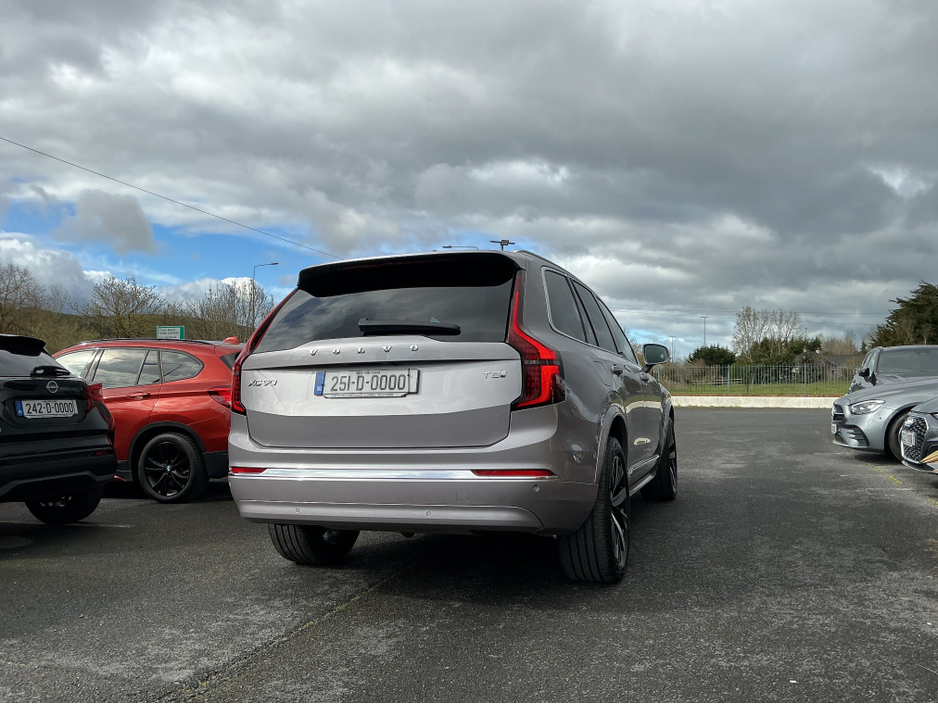 2025 Volvo XC90 - image 10
