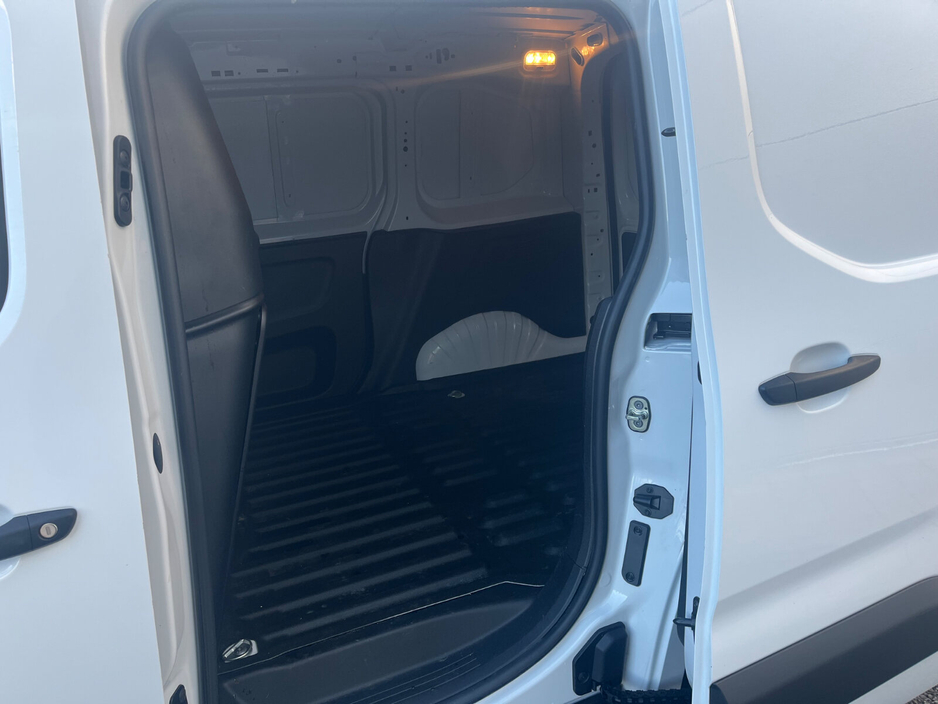 2023 Peugeot Partner  €16,260