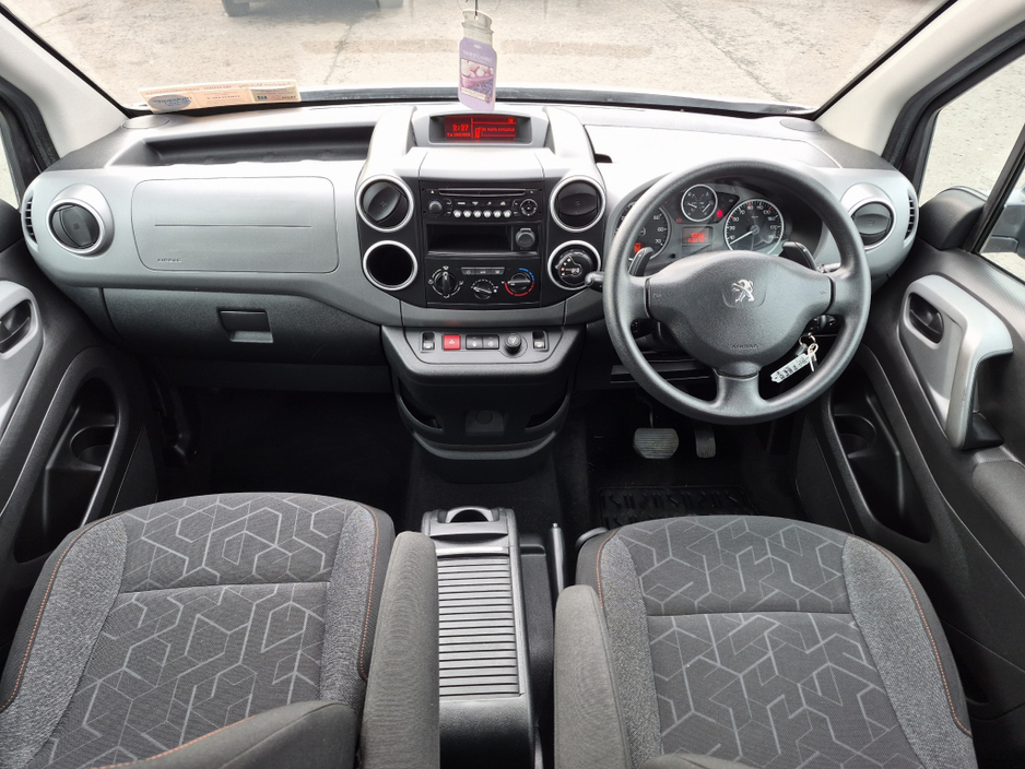 2017 Peugeot Partner - image 9