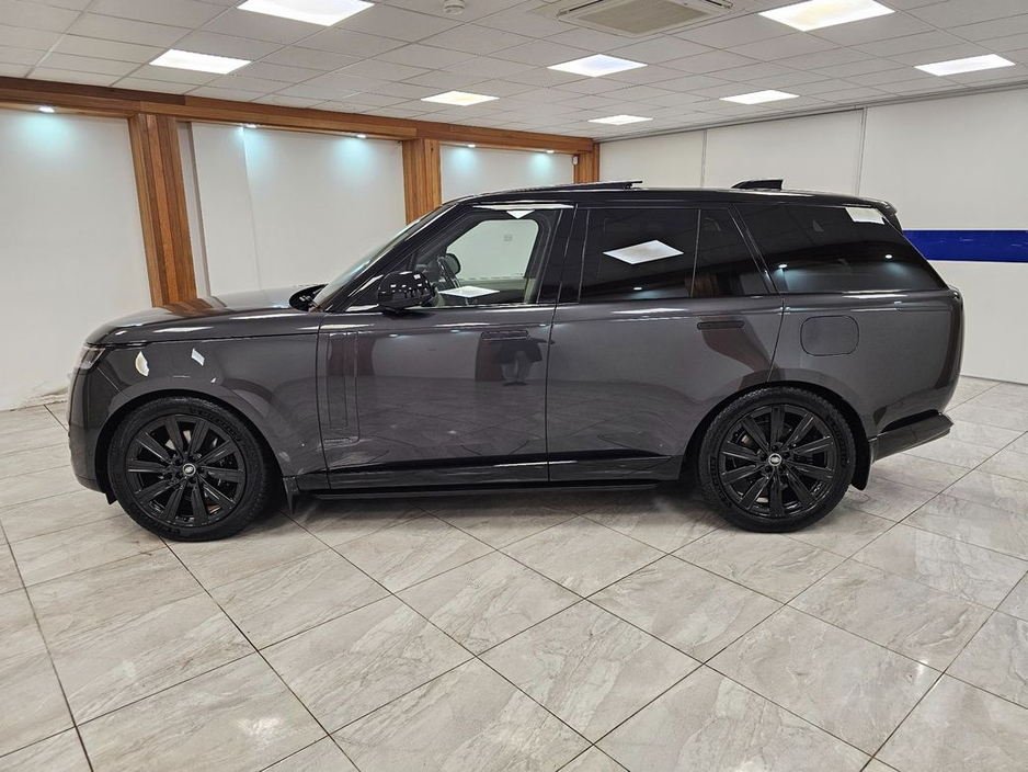 2025 Land Rover Range Rover - image 4