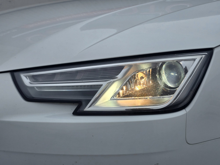 2016 Audi A4 - image 13