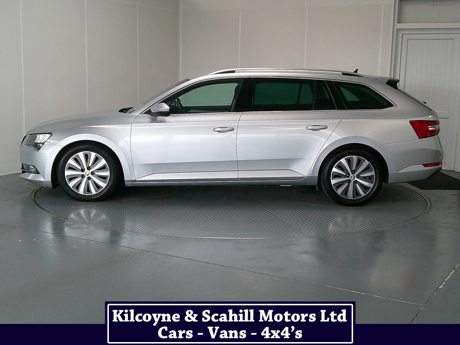 2017 Skoda Superb - image 4