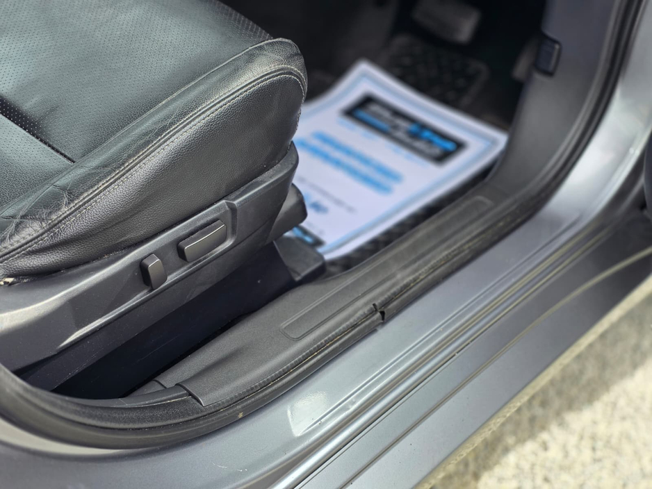 2014 Mitsubishi Outlander - image 12