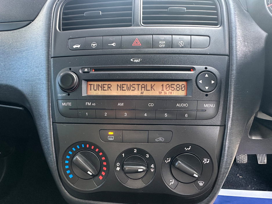 2012 Fiat Punto - image 10