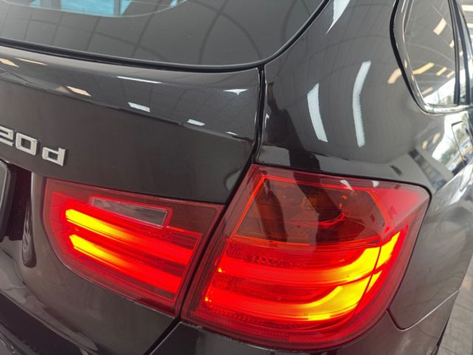 2015 BMW 3 Series - image 20