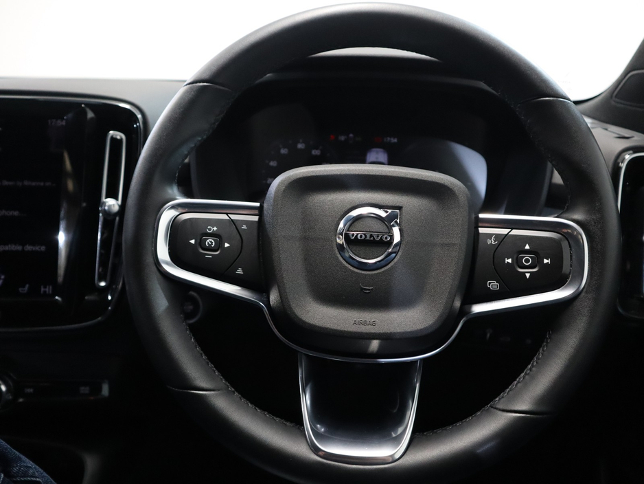 2023 Volvo XC40 - image 10