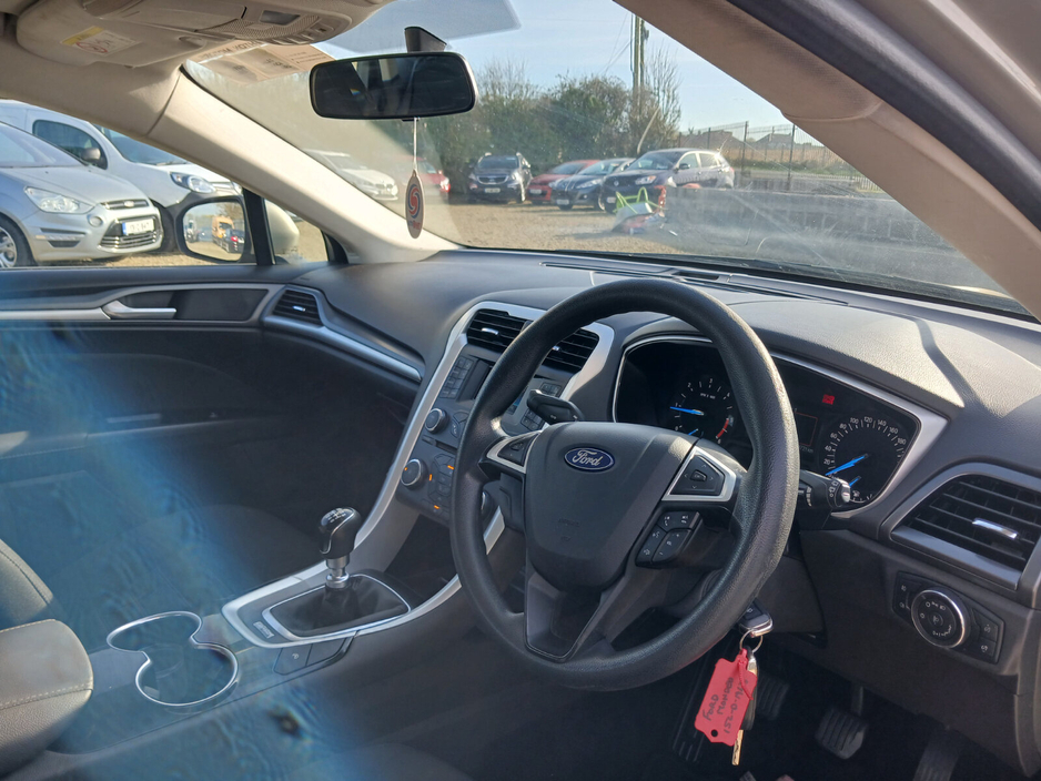 2015 Ford Mondeo - image 13