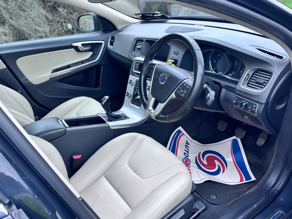 2018 Volvo S60 - image 9