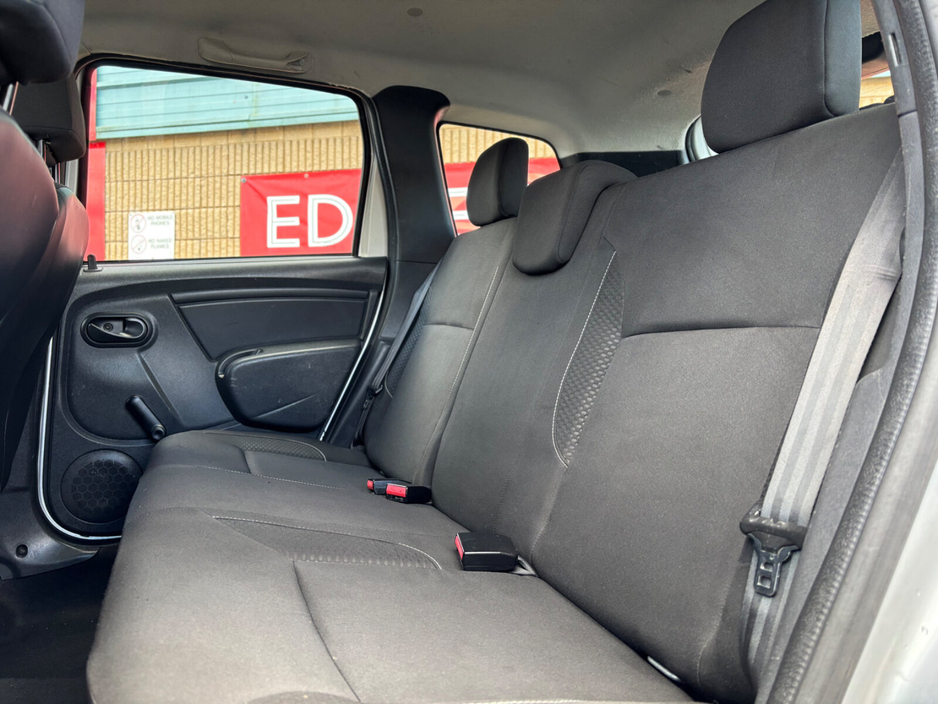 2017 Dacia Duster - image 14