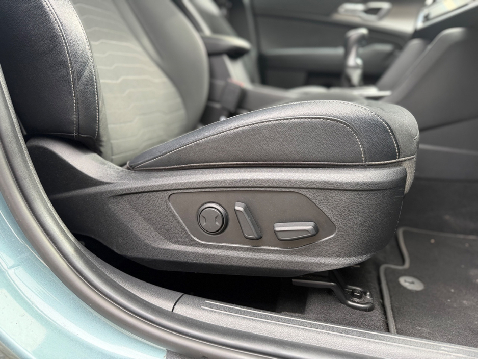 2022 Kia Sportage - image 25