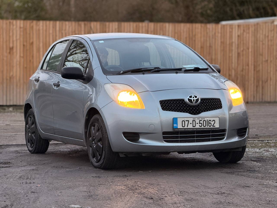 2007 Toyota Yaris - image 6