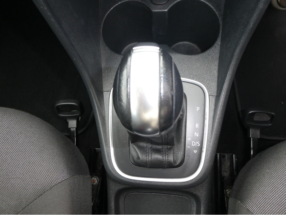 2016 Volkswagen Polo - image 30