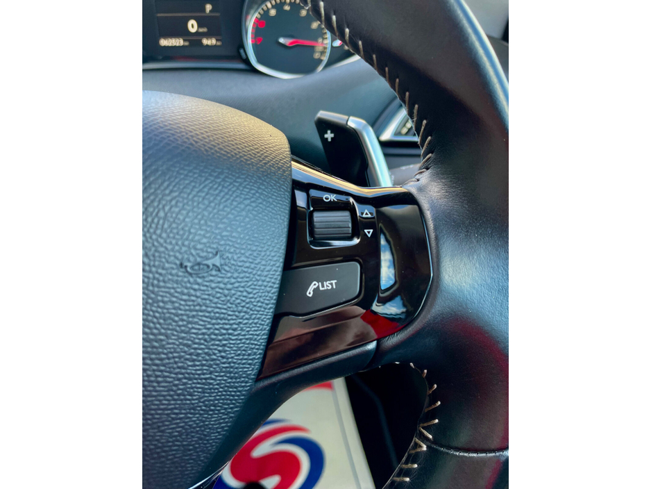 2017 Peugeot 308 - image 23