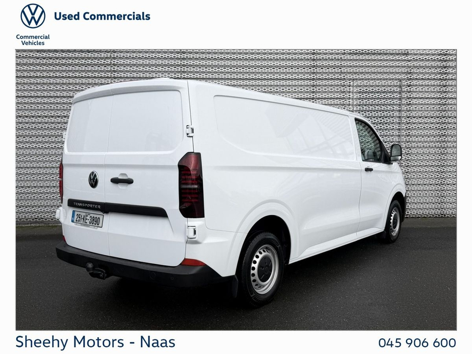 2025 Volkswagen Transporter - image 3