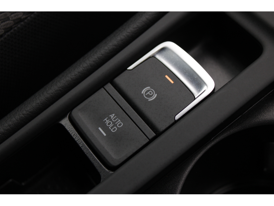 2019 Volkswagen Golf - image 18