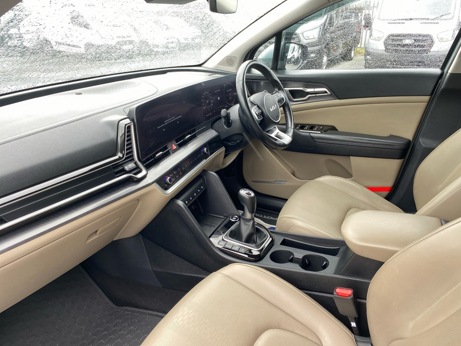 2022 Kia Sportage - image 7