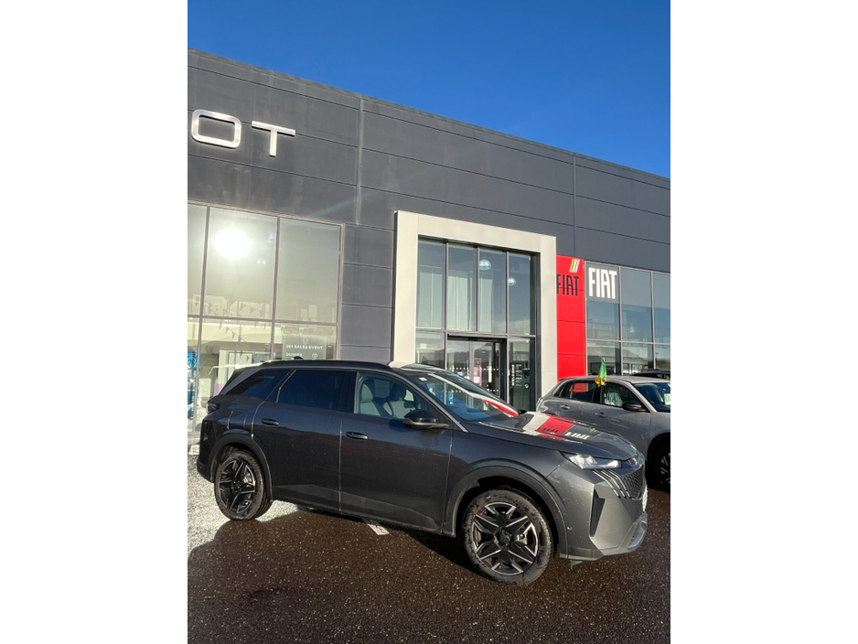 2025 Peugeot 5008 1.2 MHEV 145bhp E-DCS6 Allure €48,950