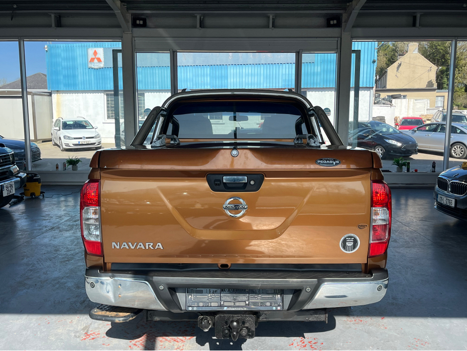 2016 Nissan Navara - image 5