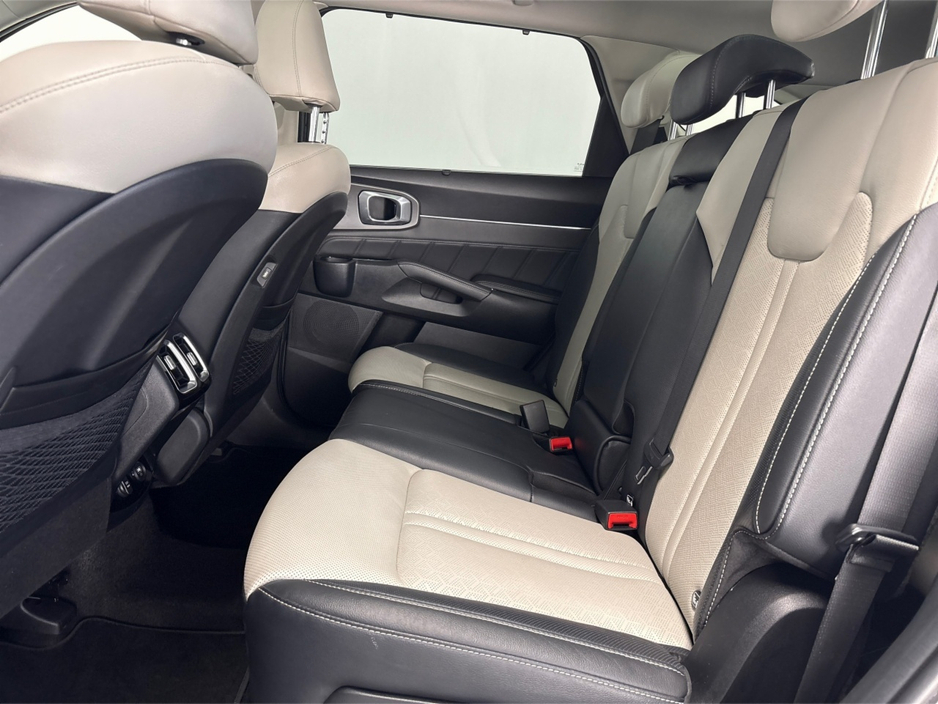 2023 Kia Sorento - image 31