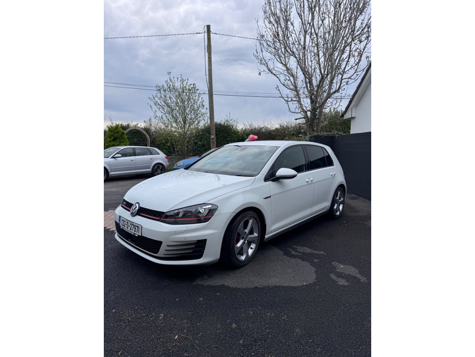 2013 Volkswagen Golf - image 8