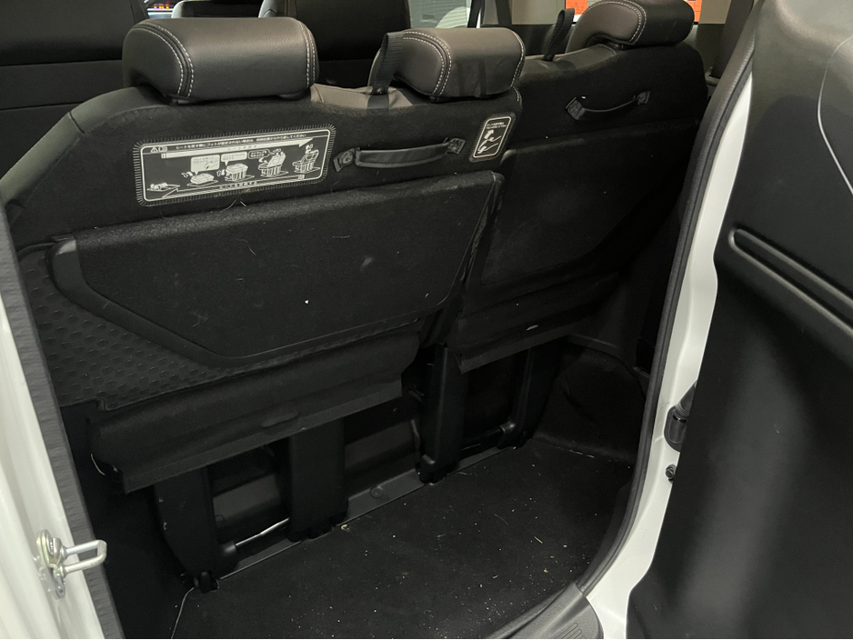 2019 Honda Stepwagon - image 8