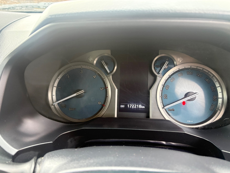 2018 Toyota Landcruiser - image 10