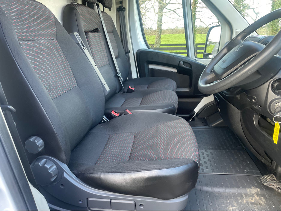 2021 Peugeot Boxer - image 10