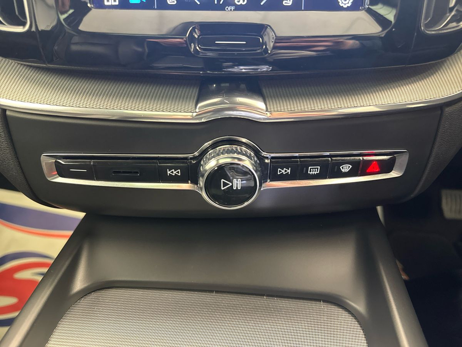 2023 Volvo XC60 - image 18