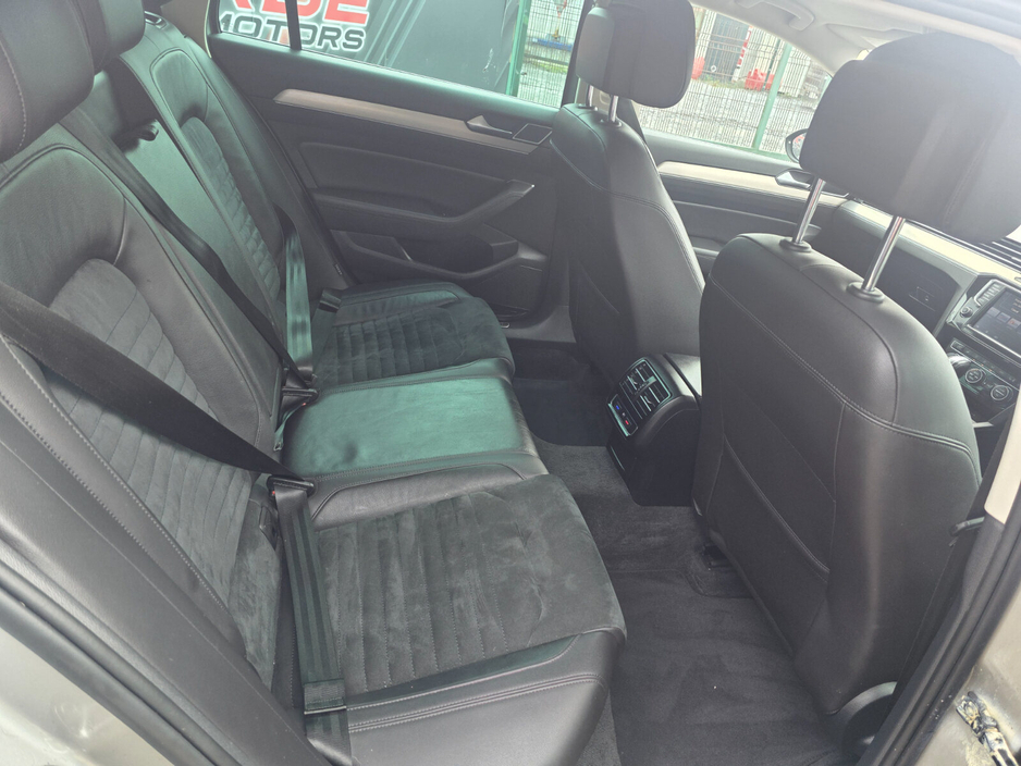 2015 Volkswagen Passat - image 7