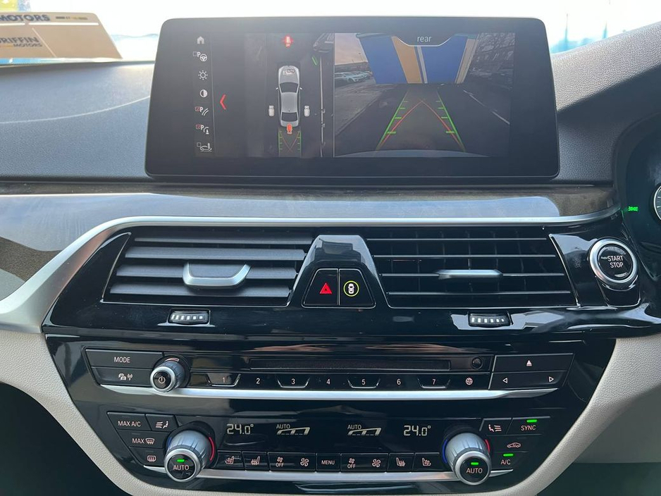 2017 BMW 5 Series 530e M-SPORT COMPETITION 2.0 * HUGE SPEC * // FULL SERVICE HISTORY // LOW MILEAGE // OPENING SUNROOF // MASSAGE LEATHER SEATS €27,900