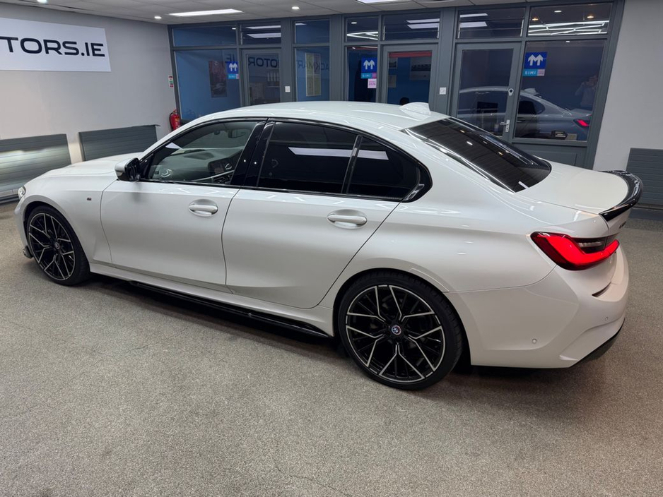2019 BMW 3 Series - image 20