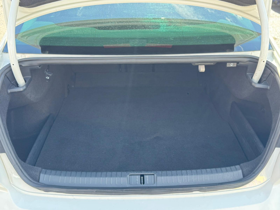 2016 Volkswagen Passat - image 15